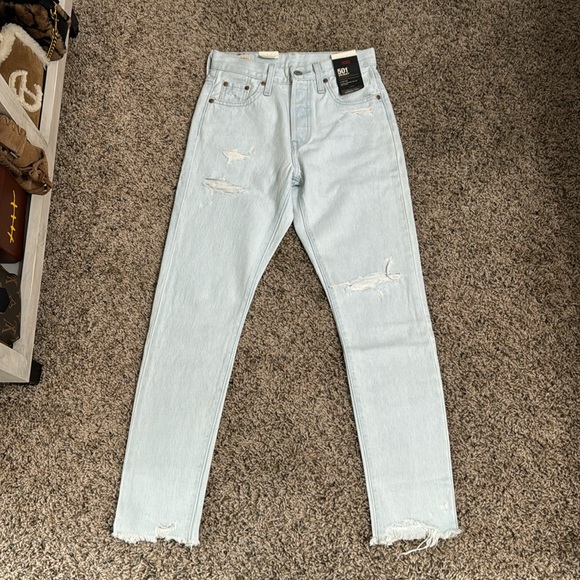 NWT Levi’s Lightwash Skinny 501 - Picture 1 of 10